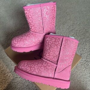 Ugg classic II glitter leopard print toddler boots